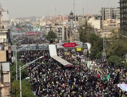 Iran Gelar Upacara Massal untuk 60 Korban Serangan, Ribuan Orang Ikuti Iran Gelar Upacara Massal untuk 60 Korban Serangan, Ribuan Orang Ikuti