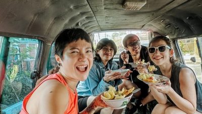 7 Gambar Menakjubkan Poppy Sovia dan Aming Saat Trekking di Kawah Ratu, Gunung Salak