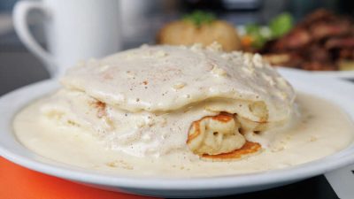 Hawaii’s Secret Pancake Delight: Topped with Special Sauce, Attracting Food Lovers Worldwide