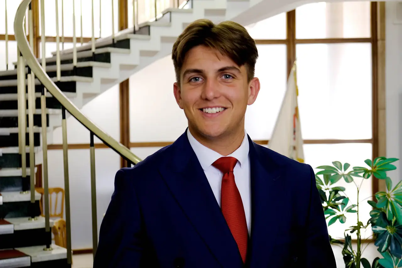 Meet the Gen Z Trailblazer: Warwickshire’s New Council Leader Takes Charge