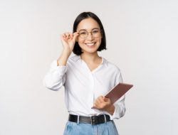 Tetap Tajam Seumur Hidup! 8 Kebiasaan Orang Cerdas yang Terhindar dari Pikun