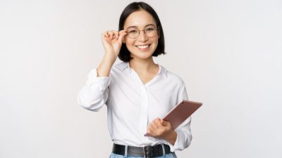 Tetap Tajam Seumur Hidup! 8 Kebiasaan Orang Cerdas yang Terhindar dari Pikun