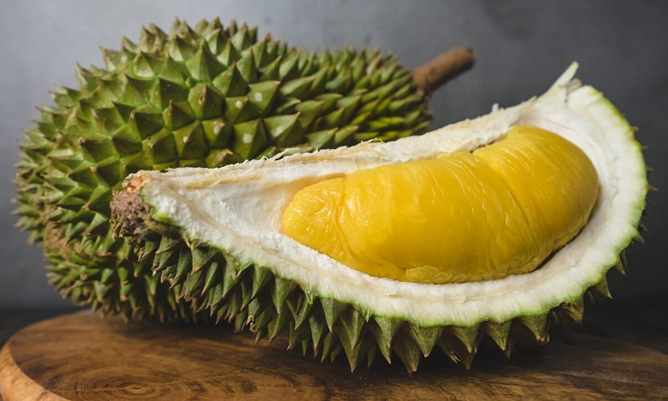 **”Singapore’s Online Durian Sellers Heat Up Battle Against Traditional Stores”**