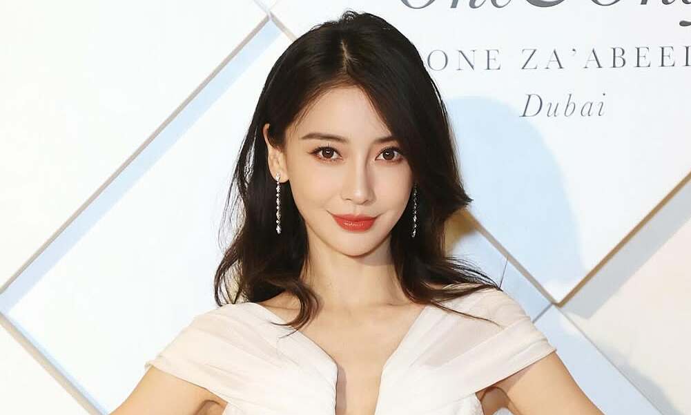 **Huang Xiaoming Reportedly Tells Ex-Wife Angelababy to Vacate M Mansion**