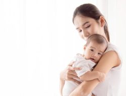 10 Makna Mimpi Menggendong Bayi Saat Hamil 10 Makna Mimpi Menggendong Bayi Saat Hamil