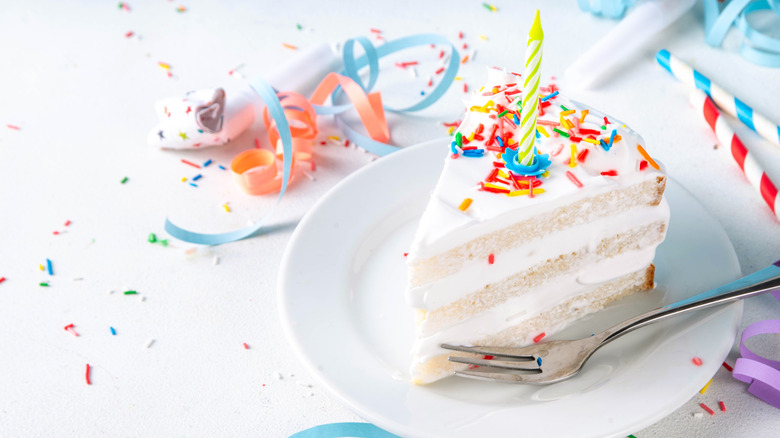 White vs. Yellow vs. Vanilla Cake: Decoding the Sweet Differences