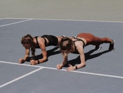 5 Kesalahan Umum yang Bisa Memicu Cedera saat Melakukan Plank