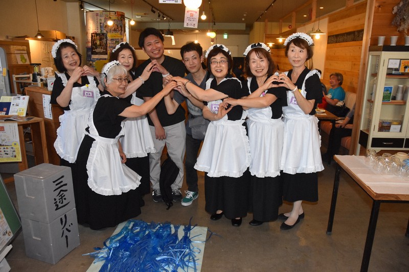 News in Simple English: Seniors Transform into Maids at Café in Gunma Prefecture