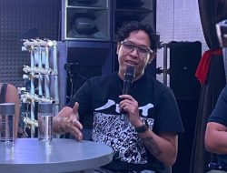 Hindia Bicara Tentang Lirik Lagu “Matahari Tenggelam” yang Menjadi Polemik Hindia Bicara Tentang Lirik Lagu “Matahari Tenggelam” yang Menjadi Polemik