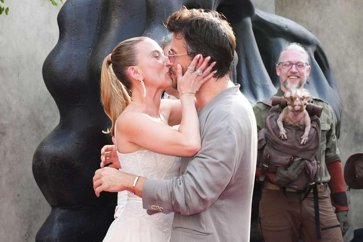 Jonathan Bailey Kisses Scarlett Johansson on “Jurassic World Rebirth”: ‘Life’s Too Short to Miss Out’