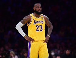 LeBron James Reveals His Most Brazen Travel Move Yet LeBron James Reveals His Most Brazen Travel Move Yet