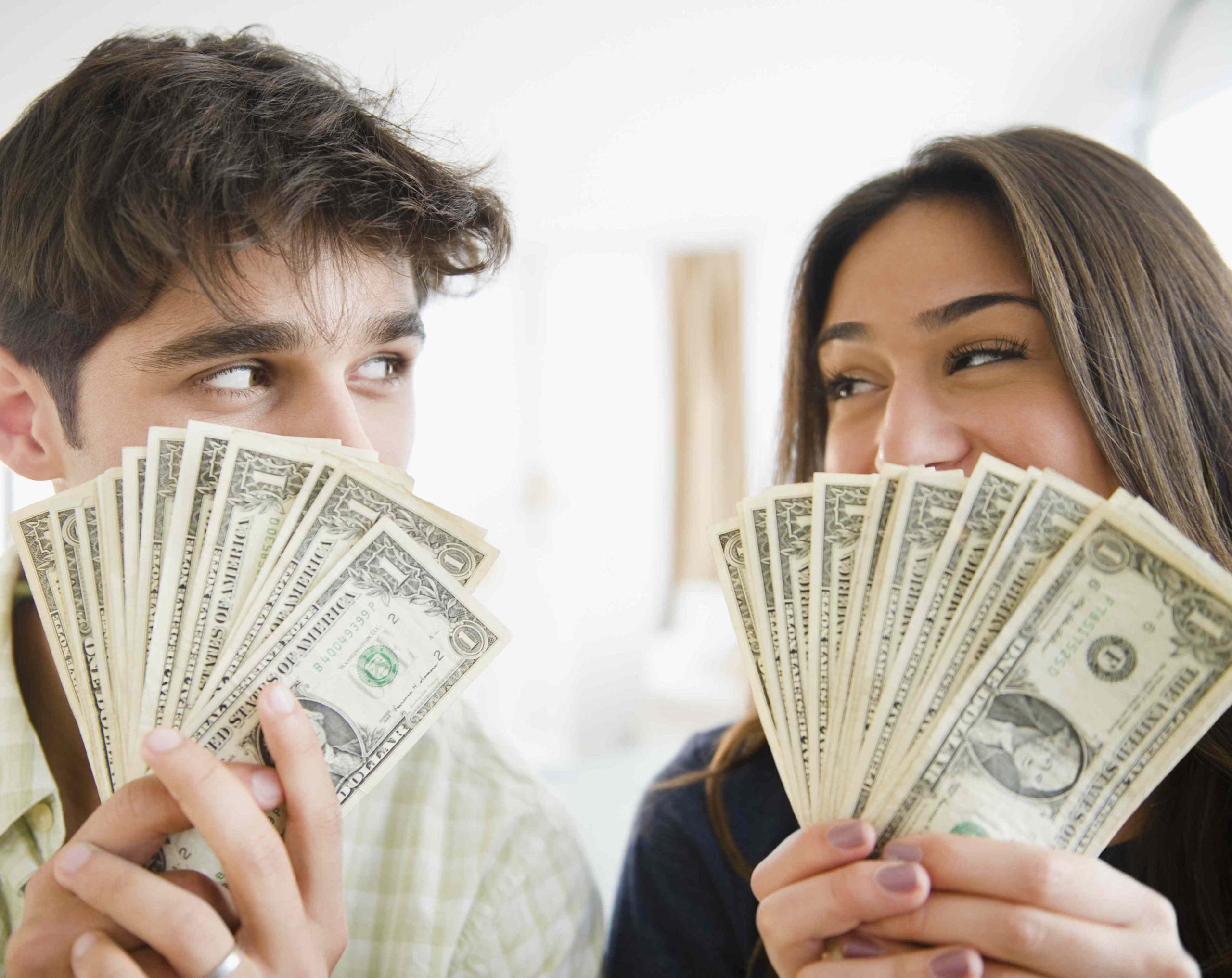 How Keeping Up With the Joneses Can Undermine Your Investment Strategy