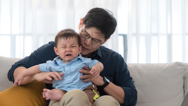 9 Tanda Bayi Stres dan Solusi yang Wajib Diketahui Orang Tua