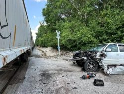 Train Smashes SUV in Trafalgar; No Injuries Reported Train Smashes SUV in Trafalgar; No Injuries Reported