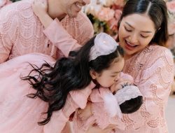7 Gambar Menakjubkan Akikah Xandraya, Anak Kedua Siti Badriah, yang Berlangsung dengan Khidmat