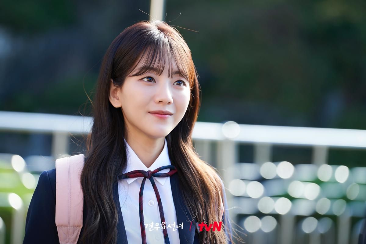 Alasan Park Seong Rahasia Tersembunyi sebagai Shaman dalam Head Over Heels