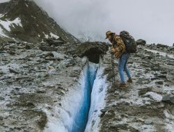 3 Fakta Mengerikan tentang Crevasse: Jurang Maut pada Gletser yang Menantang Pendaki Es 3 Fakta Mengerikan tentang Crevasse: Jurang Maut pada Gletser yang Menantang Pendaki Es