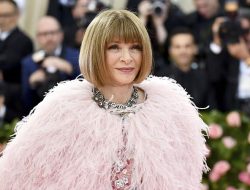 Dame Anna Wintour Steps Down After 37 Years as American Vogue’s Legendary Editor-in-Chief Dame Anna Wintour Steps Down After 37 Years as American Vogue’s Legendary Editor-in-Chief