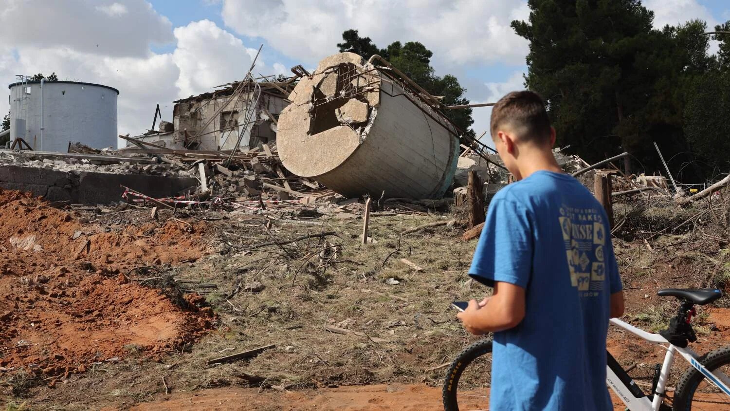 Israel Bombed by 50+ Missiles: Damage Reports Halted by Military Censorship