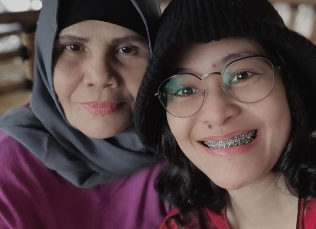 Kesedihan Mita The Virgin Berduka Cita atas Kehilangan Ibunda Tercinta
