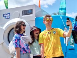 Glastonbury Festival Goers to Shower Parents with Over 40 Racy Souvenirs on Average
