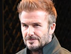 Victoria Beckham Captures Heartwarming Moment with Husband David Beckham in Hospital: “Get Well Soon, Daddy” Victoria Beckham Captures Heartwarming Moment with Husband David Beckham in Hospital: “Get Well Soon, Daddy”