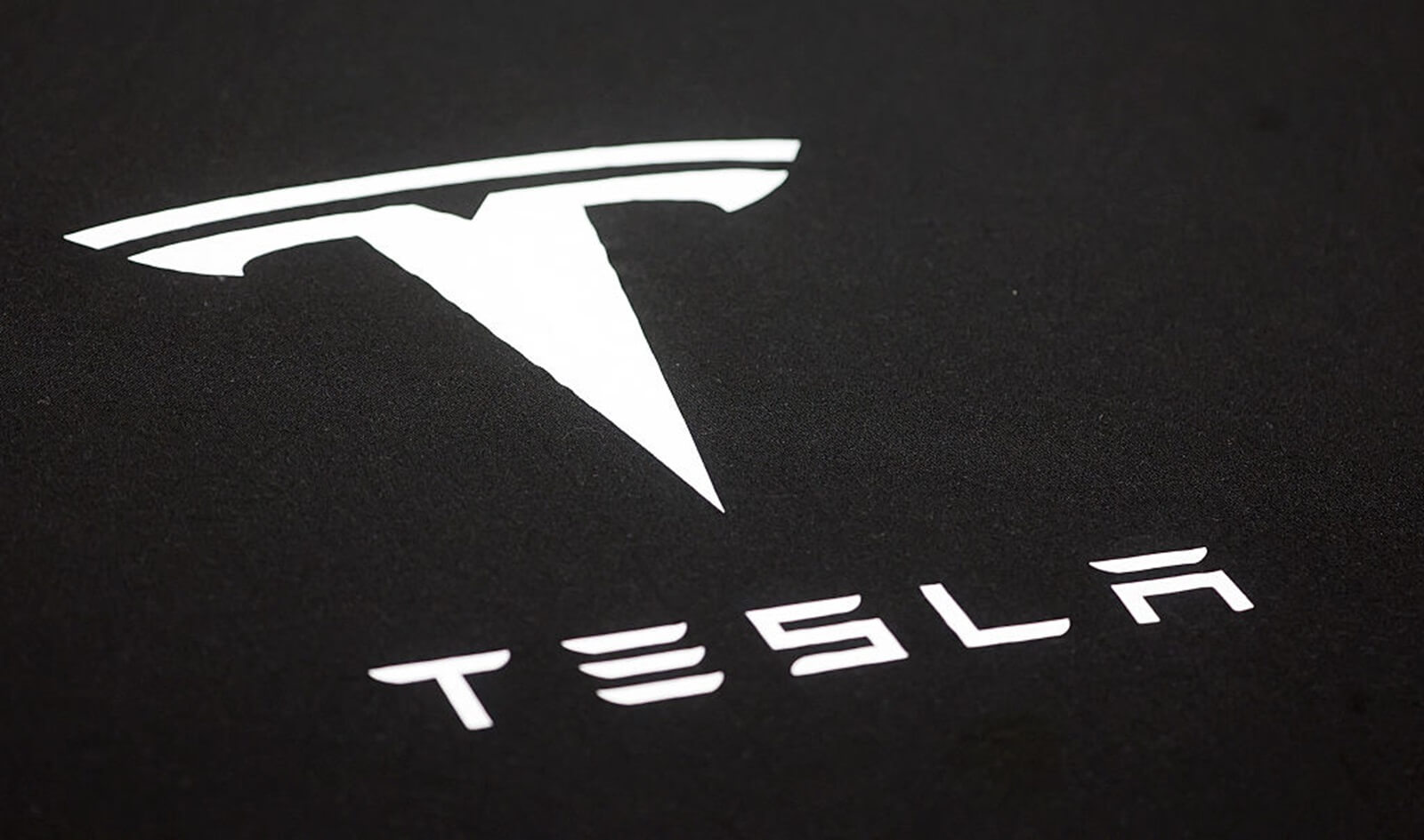 Tesla Shakes Up Leadership: Denies Hiring GM’s ‘Head of Autonomy’ After High-Level Exit