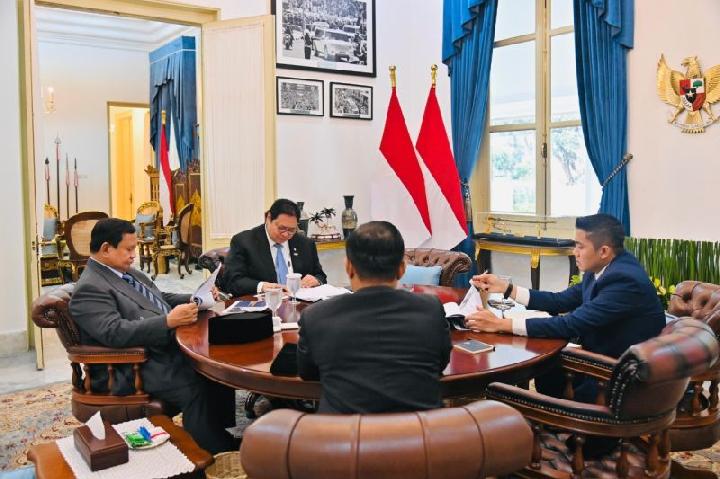 Teddy Buka Rahasia Rapat Prabowo: Solusi Ekonomi dan Kemenangan Bersama RI-AS