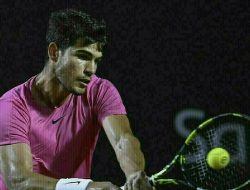 Alcaraz Begins Wimbledon Title Defense Against Fognini