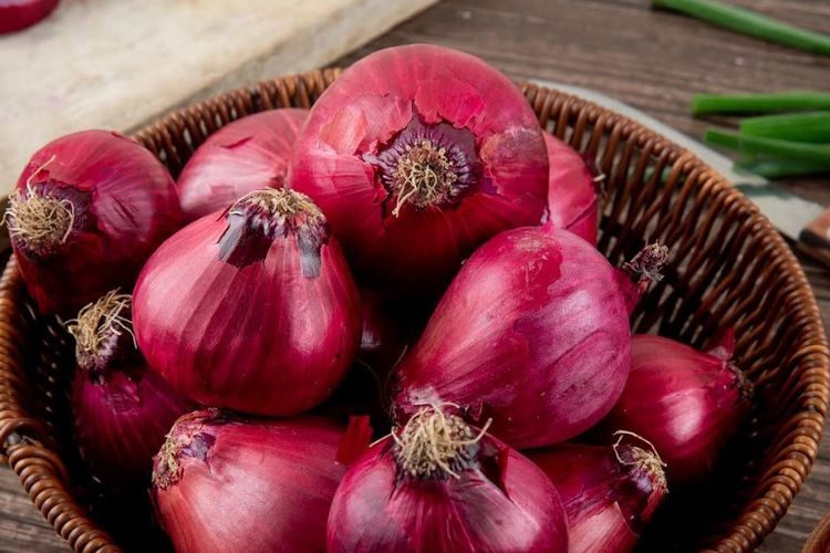 10 Khasiat Luar Biasa Bawang Merah Mentah bagi Kesehatan: Rahasia Alaminya yang Tak Banyak Diketahui