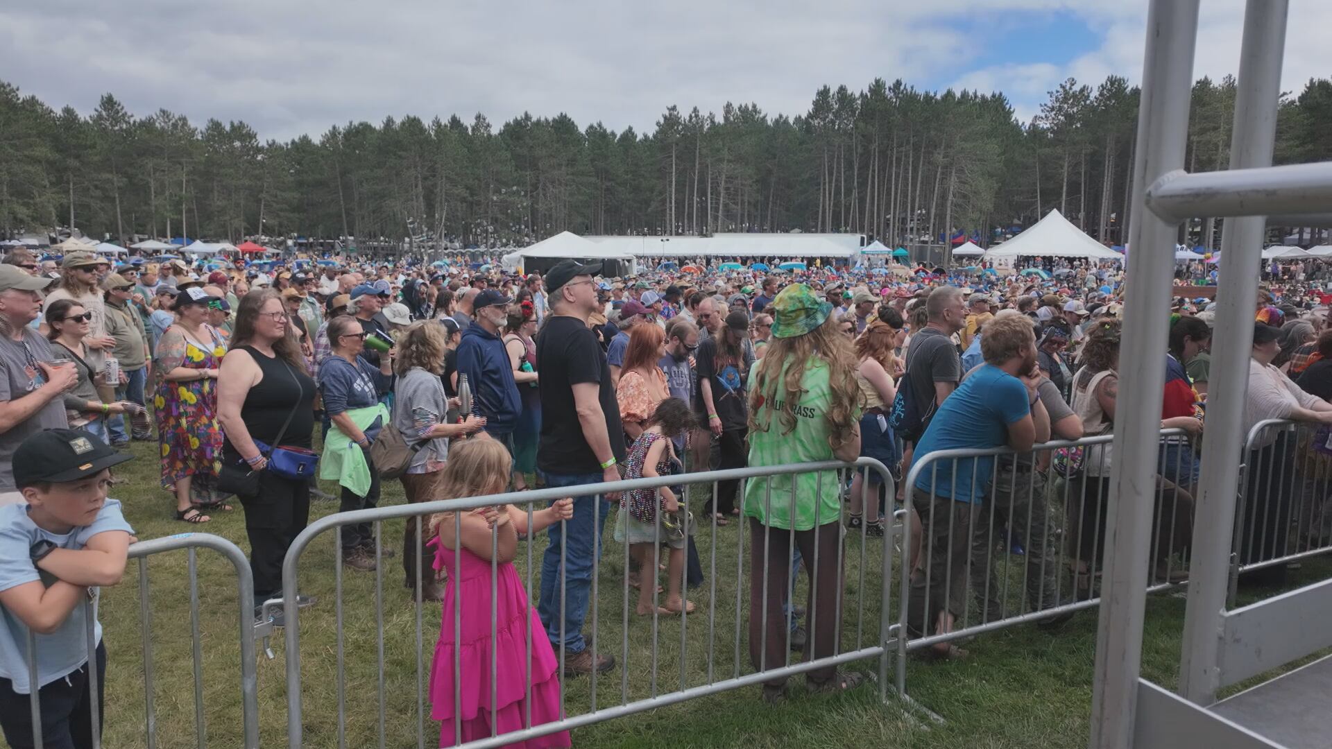 Thousands Flock to Blue Ox Music Festival, Calling It “a Time-Honored Tradition”