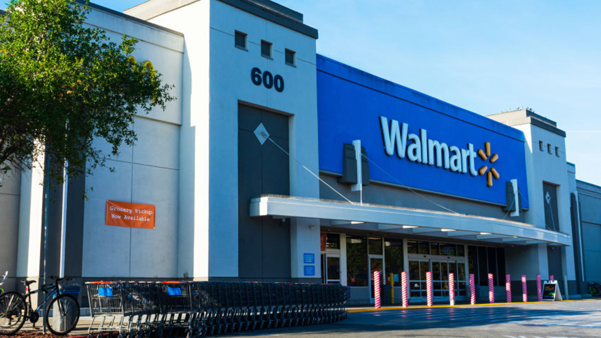 Walmart’s Sturdy 7 Folding Table Drops to  Just in Time for Summer Parties