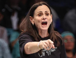 HC Sandy Brondello Speaks Out on NY Liberty’s Future After Knicks’ Inspiration HC Sandy Brondello Speaks Out on NY Liberty’s Future After Knicks’ Inspiration