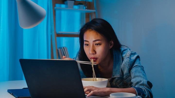 Cara Menikmati Makan Malam Tanpa Bertambahnya Berat Badan
