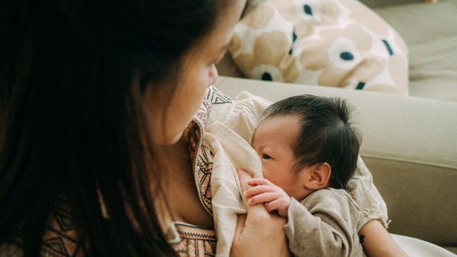 Kisah Ibu yang Menyelamatkan Bayi Setelah Menemukan Benjolan Misterius saat Menyusu