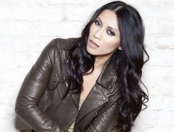 3 Berita Artis Paling Geger: Anggun Bersitek dengan Serial Rachel, Ahmad Dhani Tersentuh Emosi 3 Berita Artis Paling Geger: Anggun Bersitek dengan Serial Rachel, Ahmad Dhani Tersentuh Emosi