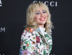 Miley Cyrus Stuns Fans With Surprise Beyoncé Concert Appearance: ‘This Crowd Is Blessed’ Miley Cyrus Stuns Fans With Surprise Beyoncé Concert Appearance: ‘This Crowd Is Blessed’