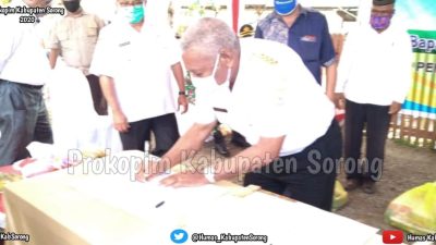 Pemkab Maybrat Bagikan 100 Paket Sembako ke Personel TNI