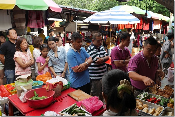 Rising Rents Jeopardize Banthat Thong Road’s Thriving Street Food Scene