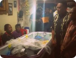 Warga Padang Duka Ikuti Ibadah Penghiburan bagi Penatua Stevy Pangemanan, GMIM Sion Tumaluntung Warga Padang Duka Ikuti Ibadah Penghiburan bagi Penatua Stevy Pangemanan, GMIM Sion Tumaluntung