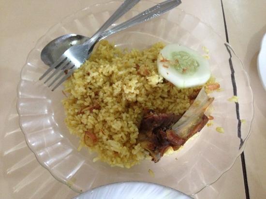 Orem-Orem Abah Syahri: Warisan Kuliner Legendaris di Jalan Gatot Subroto Malang Sejak 1983