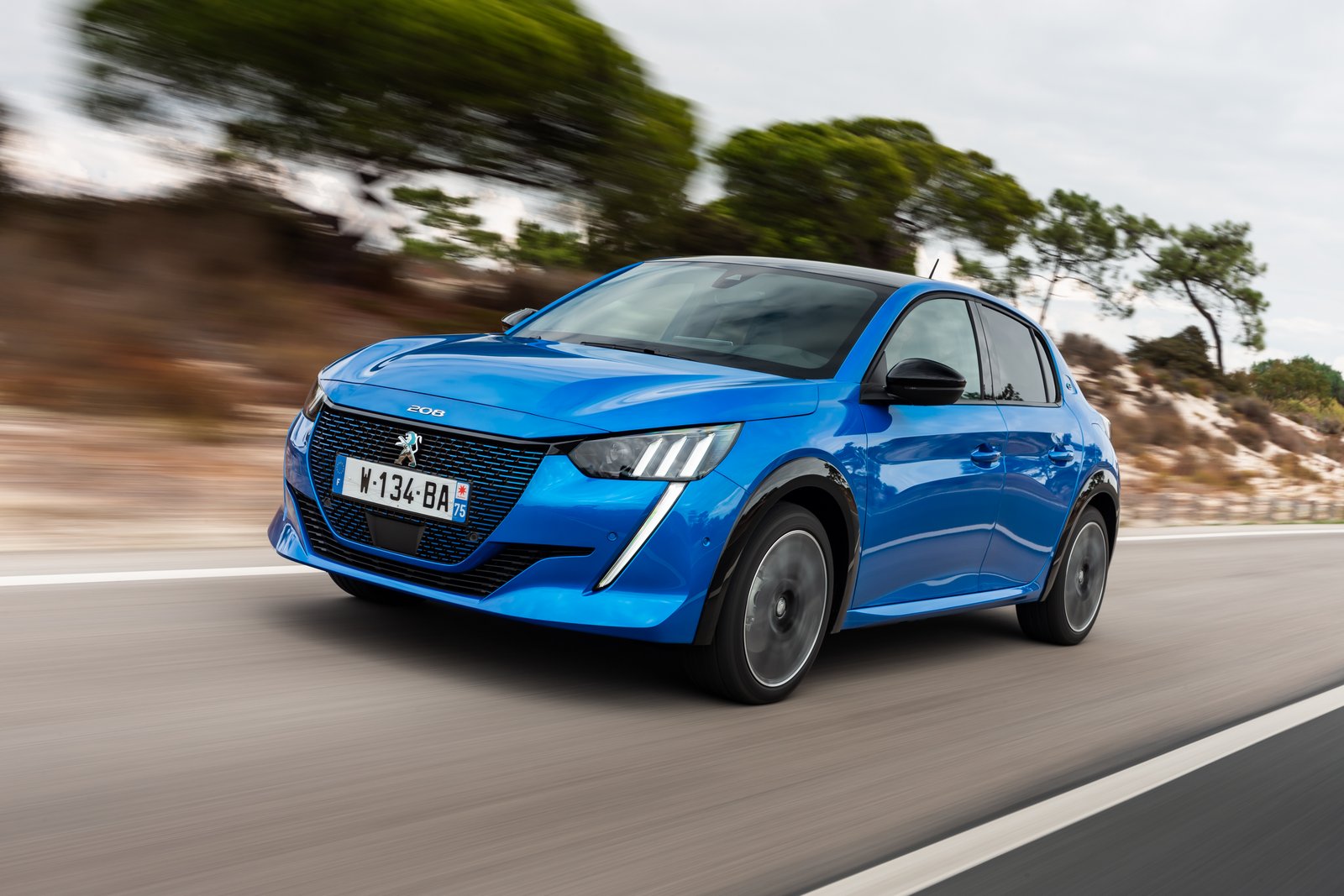 PEUGEOT’S E-208 GTI RETURNS – READY TO REVOLUTIONIZE THE INTERNATIONAL SCENE