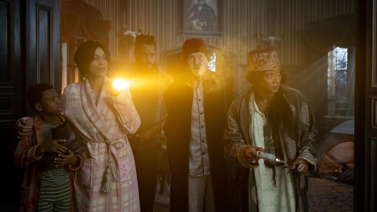 TAYANG di Bioskop: Sinopsis Arwah, Liburan Keluarga yang Berubah Jadi Teror