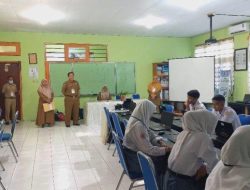 Kadisdikbud Maluku Utara Sambut Siswa Baru di Hari Pertama Sekolah Kadisdikbud Maluku Utara Sambut Siswa Baru di Hari Pertama Sekolah