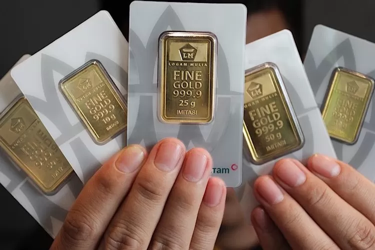 Jelang Akhir Pekan, Harga Emas Antam Sedikit Melemah