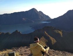 Gunung Rinjani: Destinasi Pendakian Favorit dan Asal-usulnya