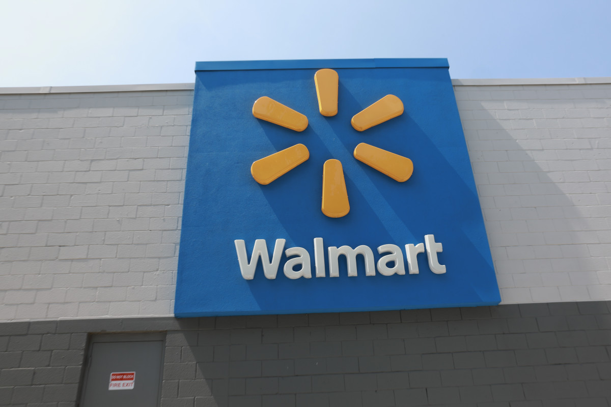 Walmart’s  Sparkling Crystal Pendant Necklace Shoppers Can’t Stop Raving About