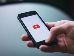 YouTube Naikkan Batas Usia Live Streaming Jadi 16 Tahun Mulai Bulan Depan YouTube Naikkan Batas Usia Live Streaming Jadi 16 Tahun Mulai Bulan Depan