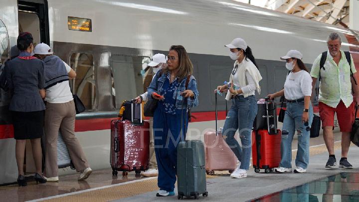 Kereta Cepat Whoosh Pecahkan Rekor 23 Ribu Penumpang di Akhir Pekan