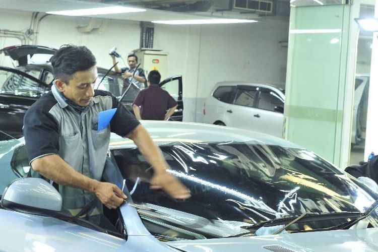 Pahami Aturan Kaca Film Mobil untuk Nyaman, Aman, dan Terhindar Tilang